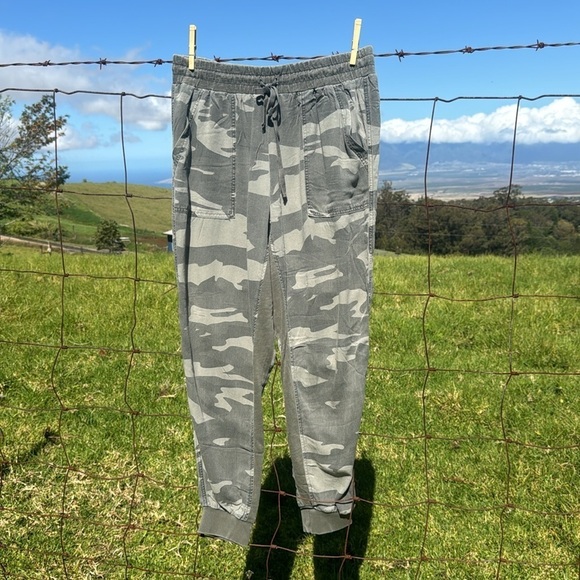Splendid Green Camouflage Tapered Leg Drawstring Jogger Pants Size Large - Picture 1 of 9